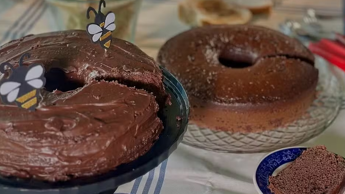 Ninguém Acredita que Esse Bolo de Mel é Tão FÁCIL e Saboroso!
