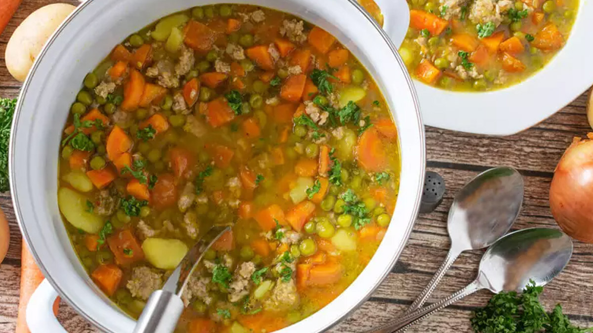 A Sopa de Legumes com Carne Moída que Vai Aquecer Seu Coração!