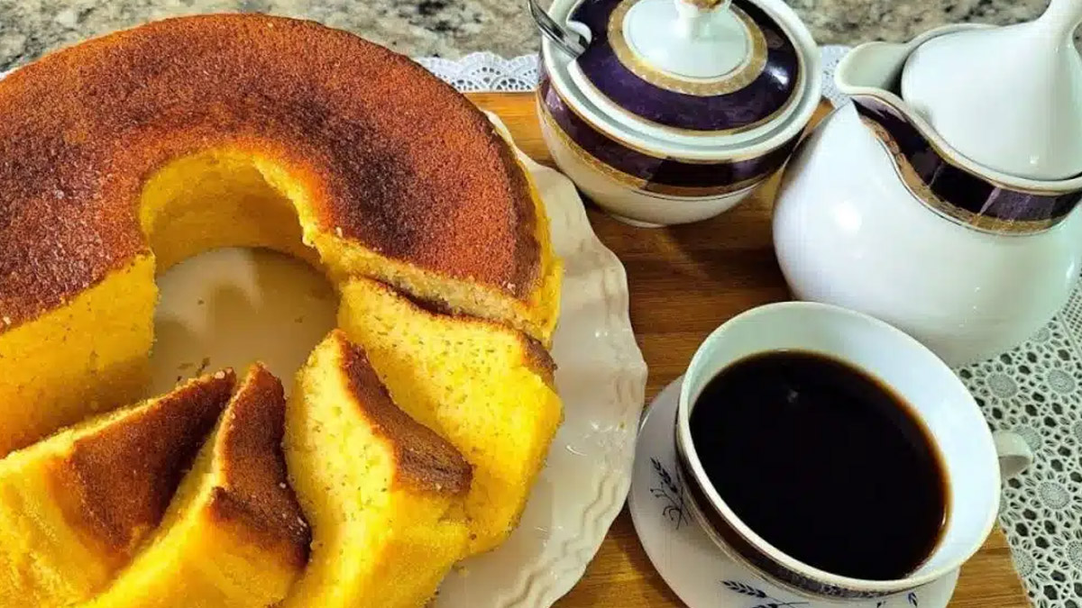 Receita de Bolo Simples de Fubá Fofinho, Tradicional e Muito Fácil de Fazer!