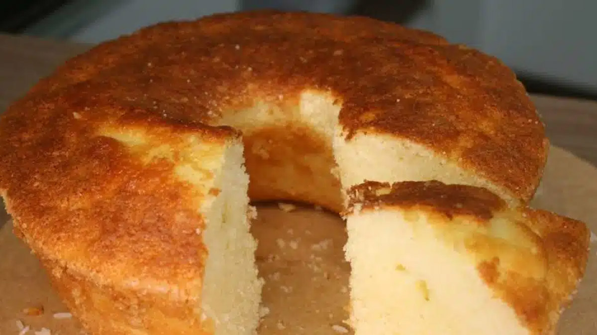 Receita de Bolo de Arroz Cru Sem Glúten Fofinho, Saudável e Muito Fácil!