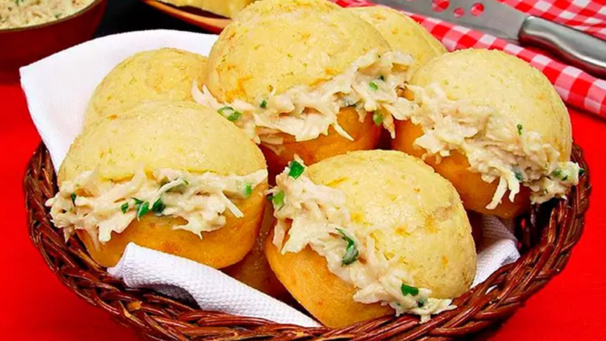 Receita Pão de Queijo Recheado com Frango